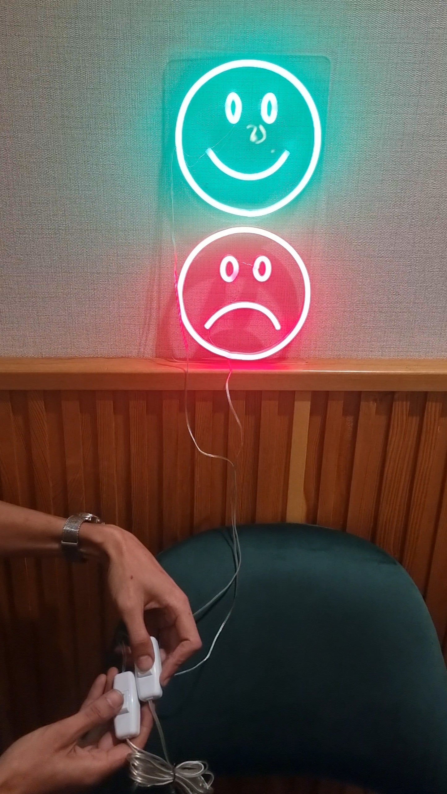 Enseigne Néon LED “MOOD EMOJI"