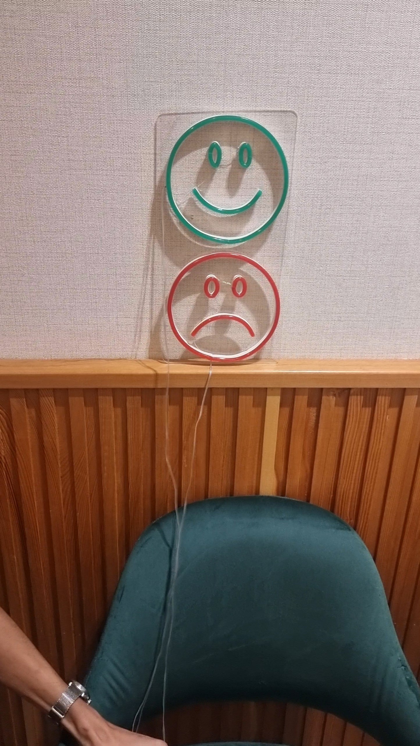 Enseigne Néon LED “MOOD EMOJI"