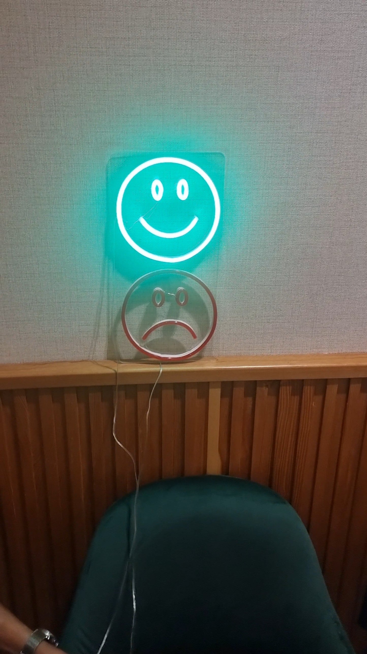 Enseigne Néon LED “MOOD EMOJI"