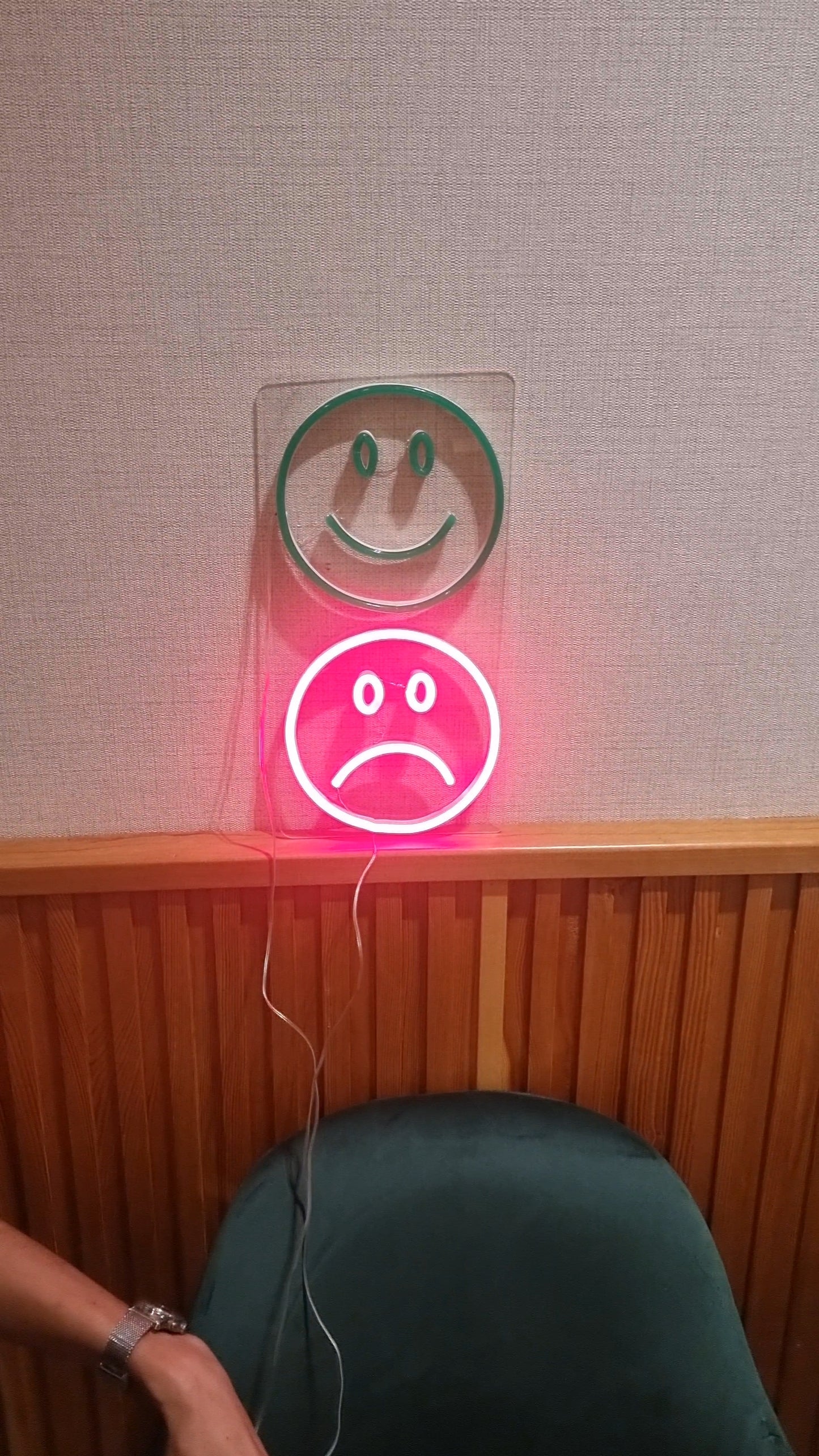 Enseigne Néon LED “MOOD EMOJI"